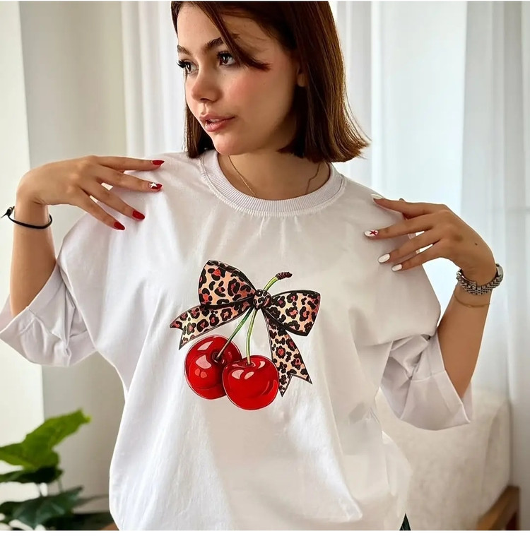 👕 تیشرت باکسی زنانه طرح پاپیون پلنگی و گیلاس